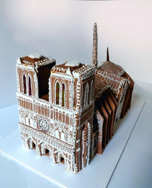 Кондитер и архитектор Мария троицкая сделала собор парижской богоматери в виде пряничного домика. 04