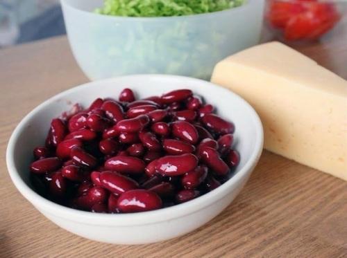 Сытный салат с куриной грудкой. 04