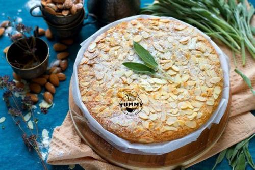 Чудесный миндальный пирог - без яиц и сливочного масла.