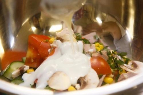 Салат с куриным филе и овощами. 05