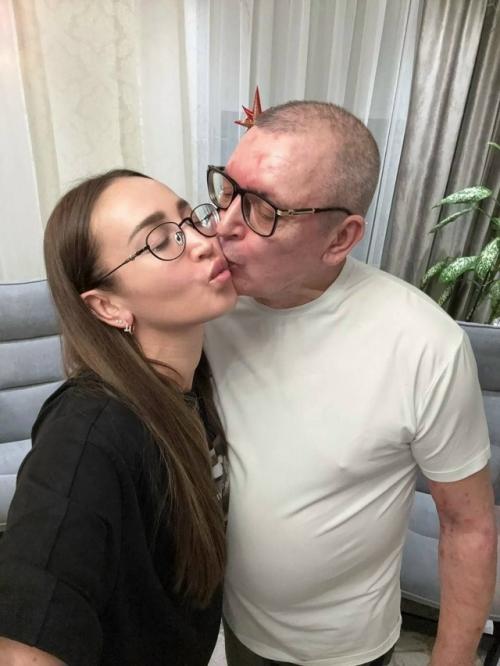 Ольга бузова перед новым годом навестила папу. 01