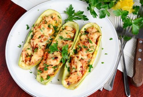 Кабачковые лодочки.  Ингредиенты: