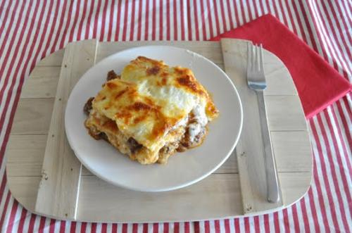 Классическая лазанья.   Классическая лазанья с мясным фаршем и соусом бешамель - это настоящая калорийная бомба, но какая вкусная! 05