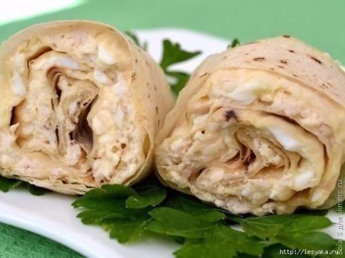 Рулеты из лаваша с курицей и плавленым сырком. 05