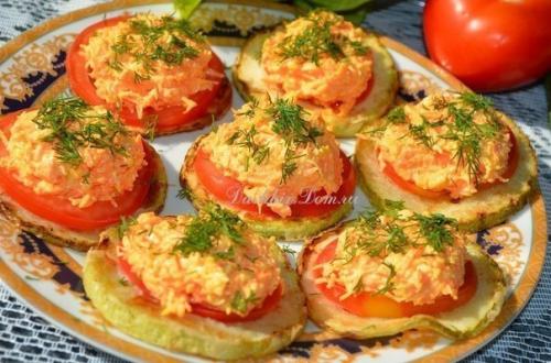 Закуска из кабачка, сыра и моркови.