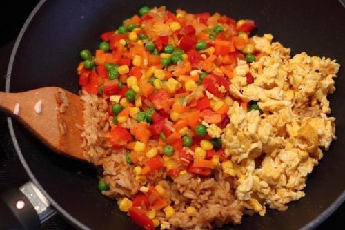 Глазированные куриные голени и жареный рис с яйцом по-кантонски. 09 Глазированные куриные голени и жареный рис с яйцом по-кантонски. 09