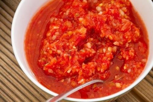 Аджика без варки - и все витамины сохраняются.