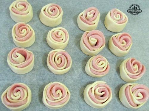 Колбасные Розочки в слоеном тесте. 04