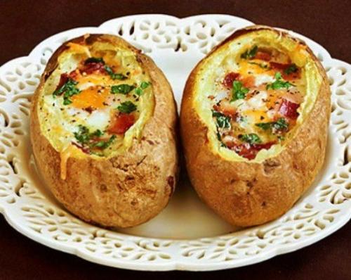 Фаршированный картофель, запеченный в духовке.