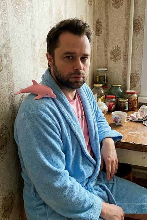 Мать Миланы стар подала в суд на Виталия гогунского, известного как Кузя из сериала Универ. 01