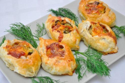 Лодочки из слоёного теста. 07