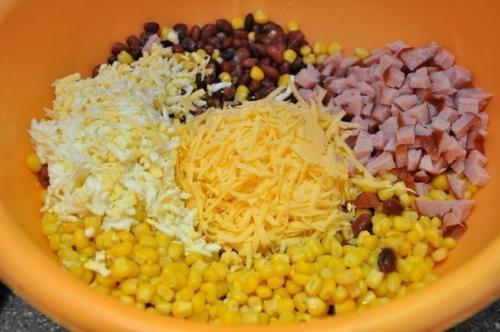 Салат с чесночными сухариками. 05