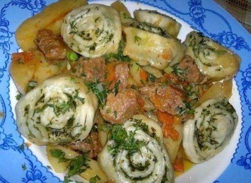 Нудли с картошкой и мясом.