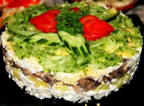 Слоеный салат Венеция.