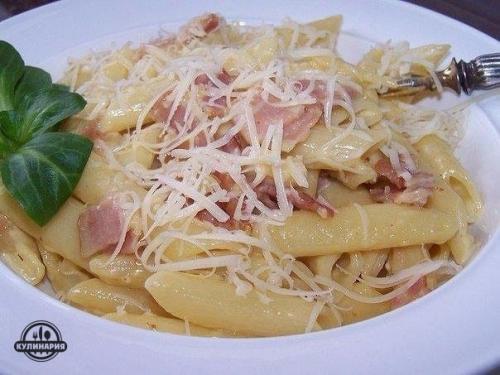 Паста с соусом карбонара.
