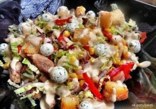 Салат Ревнивец.  Греховно вкусный салат из пекинской капусты, курицы и крутонов с оригинальной заправкой.