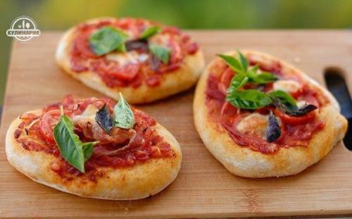 Маленькие пиццы.  Ингредиенты: