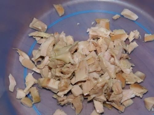 Салат с копченой курицей и Кириешками. 01