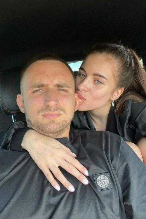 Адель вейгель призналась, что ее первый поцелуй состоялся именно с Мишей Литвиным.  