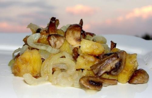 Опята с картошкой в сметане.