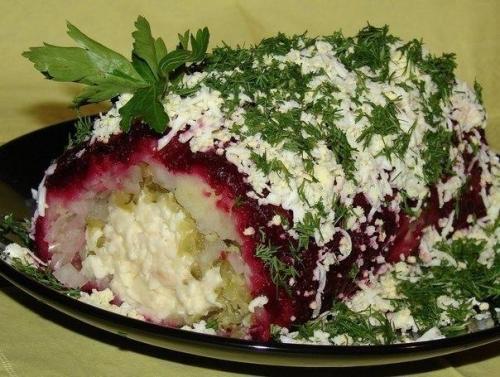 Салат с копченным сыром.