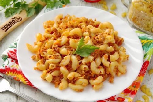 Макароны по-флотски с томатной пастой.