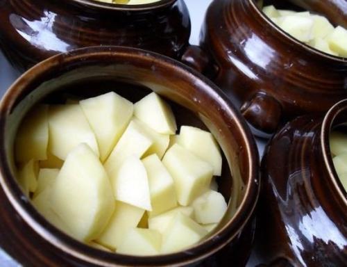 Свинина в горшочке с картофелем. 04