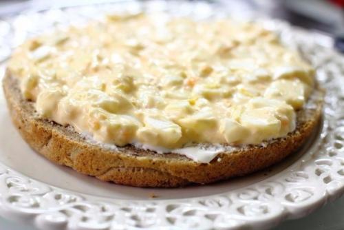 Бутербродный торт с семгой и креветками. 04