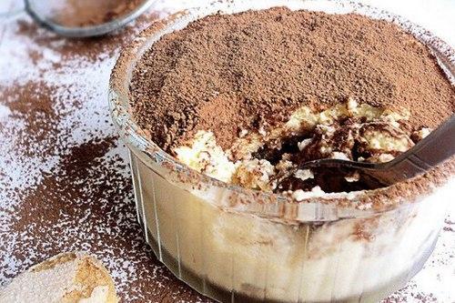 Десерт тирамису творожный.