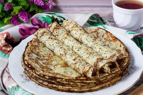Тонкие блины с маком.