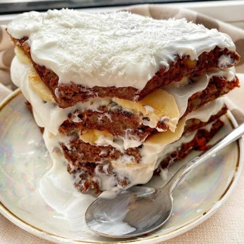 Шоколадно - ореховый тортик с творожным кремом и бананом!