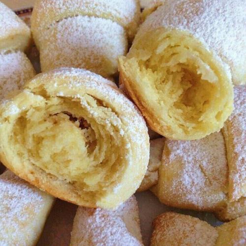 Рогалики.  Очень вкусные, мягкие, рассыпчатые рогалики, просто тают во рту. 05