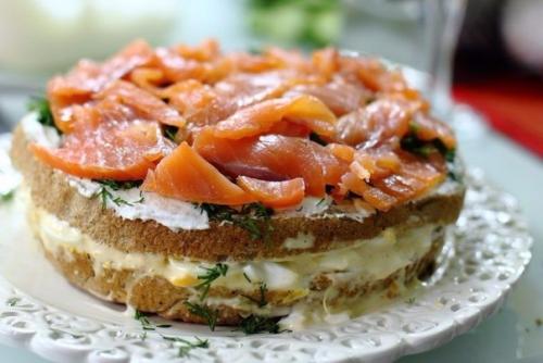 Бутербродный торт с семгой и креветками. 02