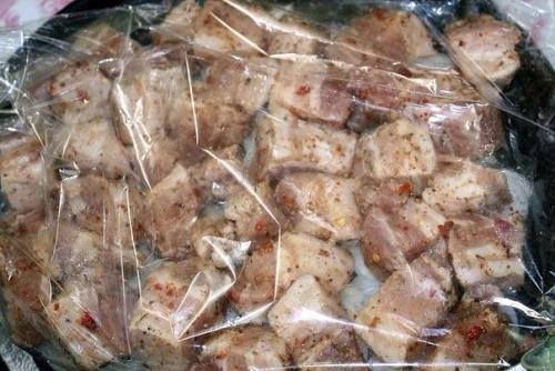 Шашлычок на луковой подушке, приготовленный в духовке. 02