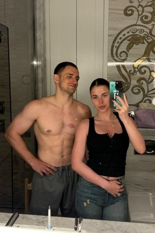 Адель вейгель призналась, что ее первый поцелуй состоялся именно с Мишей Литвиным. 01