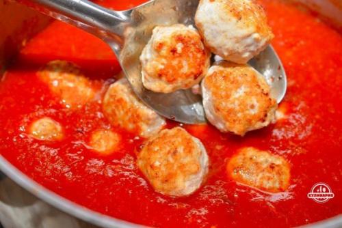 Куриные фрикадельки в томатном соусе. 07