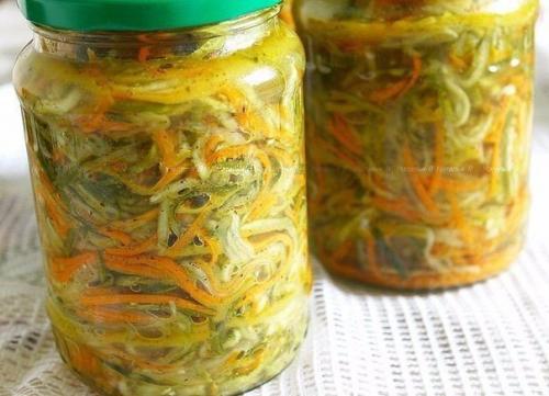 Огурцы по-корейски с морковью.