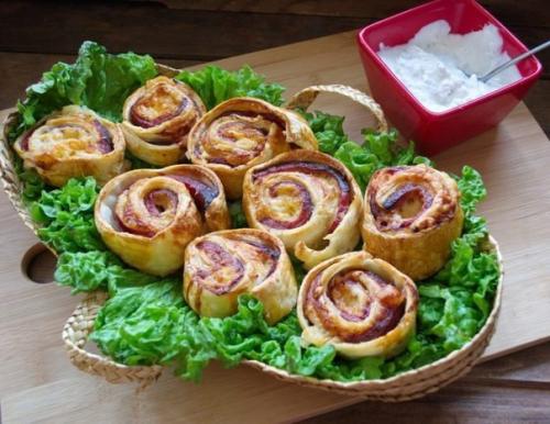 Запеченные рулетики с ветчиной и сыром.