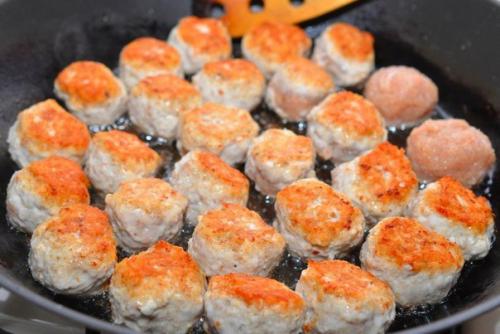 Куриные фрикадельки в томатном соусе. 06