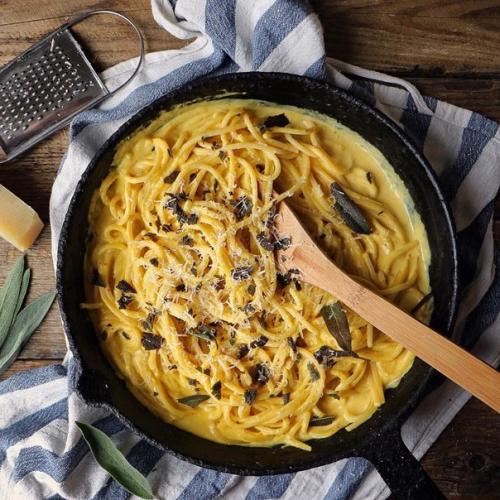 Мы - белковые организмы.