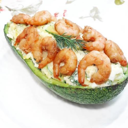 Салат в авокадо. Кбжу на 94/8.