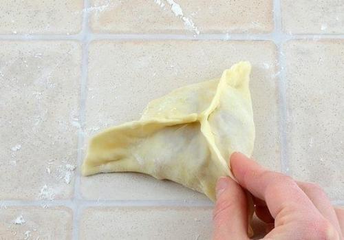 Нежное куриное мясо в хрустящем слоеном тесте. 06