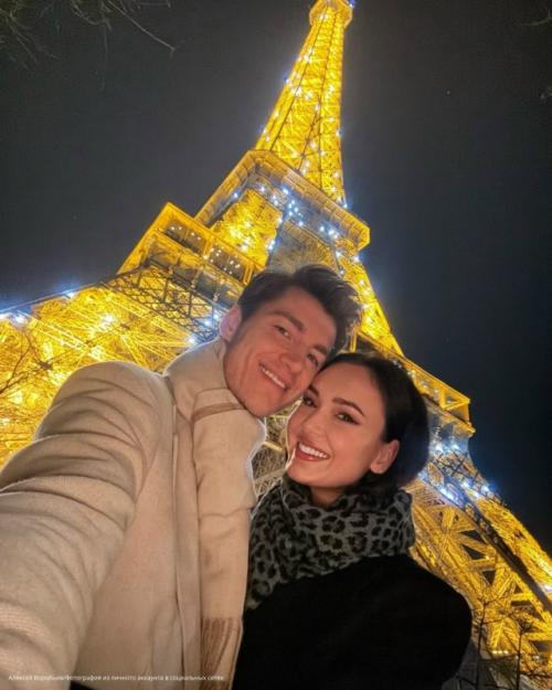 Алексей воробьев и Аида Гарифуллина продолжают делиться романтическими моментами из Парижа. 05