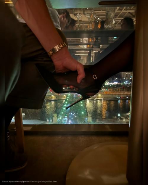 Алексей воробьев и Аида Гарифуллина продолжают делиться романтическими моментами из Парижа. 04