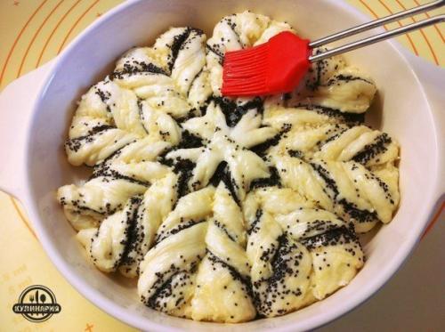 Пирог с маком Цветок из творожно - дрожжевого теста. 09