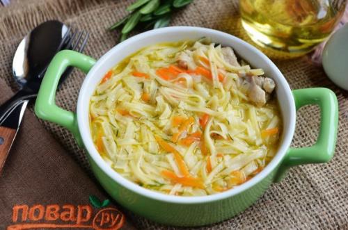 Суп с лапшой и куриными крылышками.