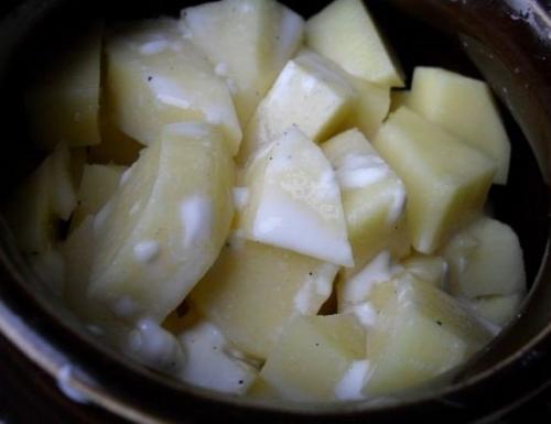 Свинина в горшочке с картофелем. 05