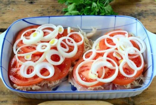 Куриная грудка под сырной шубой. Куриная грудка в шубке под сыром.