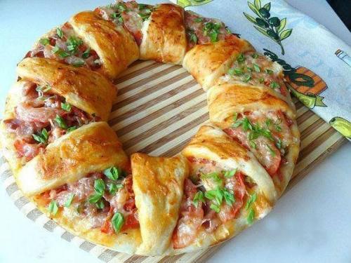 Красивый способ разделки теста для пиццы.