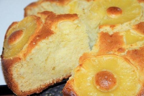 Пирог с консервированным ананасом.